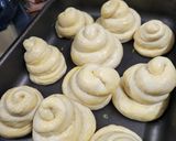 Foto del paso 12 de la receta: Pancitos con crema en forma de torres