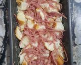 Foto langkah ke 2 dari resep Cheese and beef bread pudding.