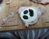 Foto del paso 1 de la receta: Pechuga rellena de jamón queso y ciruelas