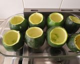 Une image de l'étape 2 de Courgettes farcies aux légumes.