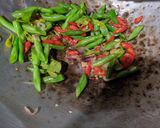 Foto langkah ke 3 dari resep Tumis buncis taoge.