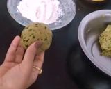 A picture of step 2 of Marwadi Bajra Methi Roti.