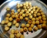 Hình bước làm 1 của món Chè hạt sen, quả vải