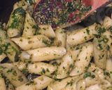 Foto del paso 7 de la receta: Pasta de arroz con salsa pesto, pollo y almendras