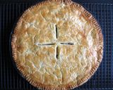 A picture of step 8 of Curry Potato Pie.