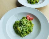 Foto del passaggio 7 della ricetta Cavatelli al pesto di avocado e asparagi
