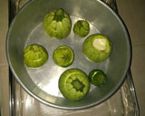 Foto del paso 5 de la receta: Calabacita rellena en salsa de chapulín