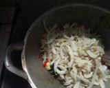 Foto langkah ke 4 dari resep Tumis Jamur Tahu Putih.