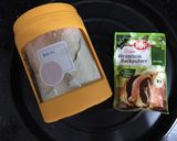 Hình bước làm 2 của món BÁNH BÍ ĐỎ NHÂN THỊT (blw)