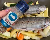 Pisztráng zöldségágyon 🐟🍋🥕🧅🥔🥒 recept fázis 4 fotója