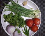 A picture of step 1 of Green garlic chutney.