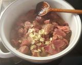 Lecsós, gombás marhapörkölt nokedlival recept fázis 2 fotója