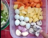 Foto langkah ke 1 dari resep Sup Bola-bola Ayam & Telur Puyuh.
