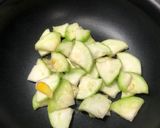 金針菇絲瓜蛋花的食譜步驟2照片
