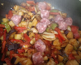 Foto del paso 3 de la receta: Verduras y longaniza a la mostaza-miel
