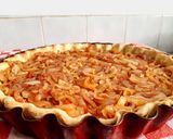 Une image de l'étape 8 de Tourte aux oignons et aux tomates.
