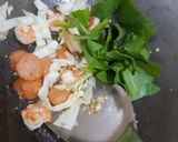 Foto langkah ke 3 dari resep Mie Goreng Udang Bakso Homemade ala Jesslyn Orlane 🍜🔥.