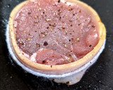 Foto del paso 2 de la receta: Medallones de cerdo envueltos con bacon ahumado