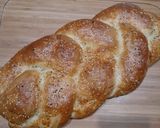 A picture of step 10 of Zopf/ Swedish bread.