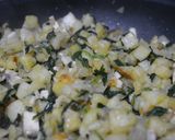 Foto del paso 5 de la receta Tortilla de patatas y espinacas rellena de queso fresco