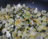 Foto del paso 5 de la receta: Tortilla de patatas y espinacas rellena de queso fresco