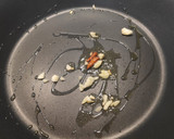 Foto del paso 3 de la receta: Fideos celofán con langostinos en salsa de soja