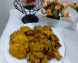 A picture of step 2 of Potato and onion and spinach pakora.