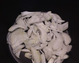 Foto del paso 1 de la receta: Sopa de cebolla con coles de Bruselas