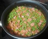 Foto del paso 5 de la receta: Rehogado de arvejas con salchichas frescas y arroz blanco