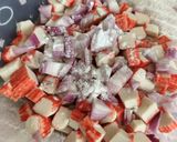Gambar langkah 1 resipi Cucur Crab Stick.
