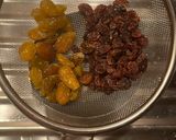 Foto del passaggio 1 della ricetta Pane con noci, uvetta e fichi