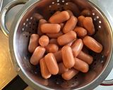 Une image de l'étape 2 de Salade composée aux légumes d été et saucisses cocktail.