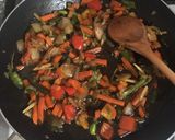 Brilliáns pirított tészta édes-savanyú csirkével recept fázis 3 fotója