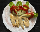 Foto del paso 4 de la receta: Pechugas de pollo a la plancha con cogollos y tira de pimiento asado