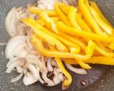 Foto del paso 2 de la receta: Arroz Basmati con Ternera, Pimientos, Cebolla, Cherrys y Yakiniku
