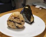 ข้าวปั้นรสสาหร่ายคอมบุตุ๋นและปลาแห้ง Kombu no Tsukudani Onigiri 昆布の佃煮おにぎり วิธีทำสูตร 6 รูป