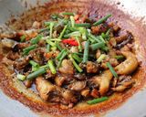 Hình bước làm 1 của món Cá bống cát kho tóp mỡ - Đọt bầu xào tỏi