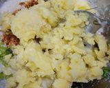 A picture of step 4 of Aloo puri.