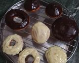 A picture of step 6 of Spooky halloween (chocolate) doughnuts.