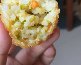 Foto langkah ke 4 dari resep Bola bola nasi krispy.