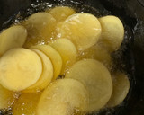 Foto del paso 1 de la receta: Patatas arrieras con gambas y gulas