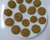 Foto del paso 2 de la receta: Galletas de aceite dulces en Horno microondas (receta caliente de 3 ingredientes)