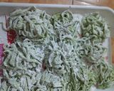 Foto langkah ke 3 dari resep Mie Hijau dari sayur sawi homemade.