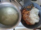 Γρήγορα rice noodles 🍜 με κοτόπουλο που περίσσεψε