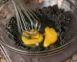 A picture of step 4 of Black Sesame Mochi Cake.