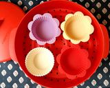 Hình bước làm 2 của món Cupcake phô mai hấp