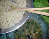 Foto langkah ke 4 dari resep Dadar Mie Bayam.