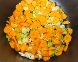 A picture of step 4 of Zucchini with rice and other vegetables in a multicooker.