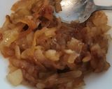 Fokhagymás sertésszűz, sült krumplival, karamellizált hagymával recept fázis 6 fotója