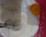 Foto langkah ke 2 dari resep Banana Chiffon Cake With Plam Sugar.